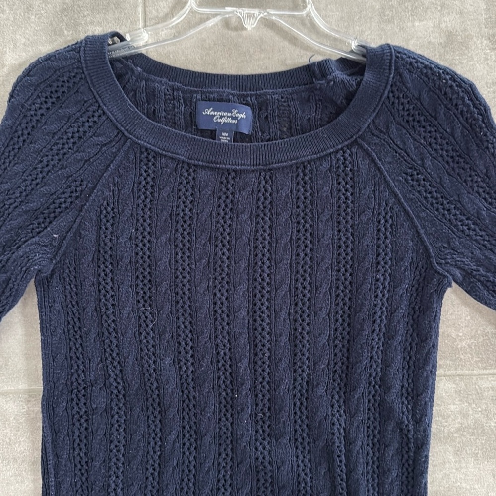 *Gently Worn* American Eagle True Navy Cable Knit Lightweight 3/4 Sleeves- M